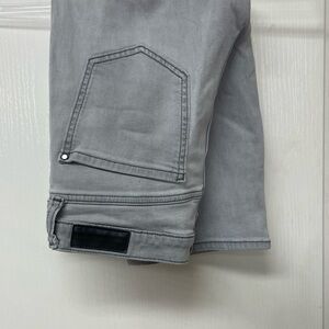 DKNY women’s Light Gray Skinny Capri Jeans